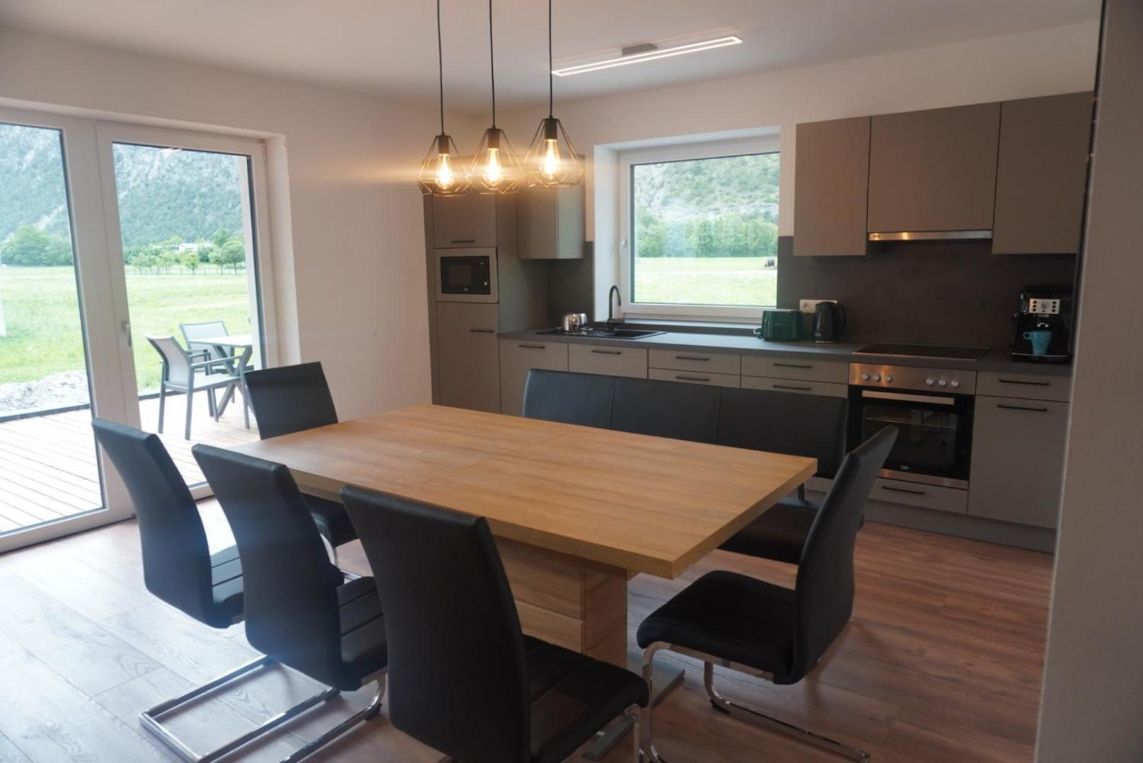 Deluxefort Fuer 10 Gaeste Mit Eigenem Whirlpool Und Fasssauna Imst Exterior photo