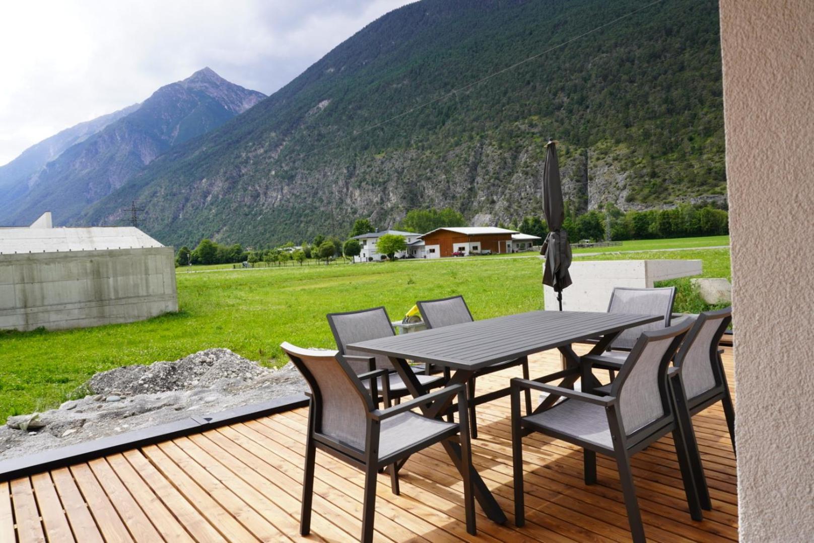 Deluxefort Fuer 10 Gaeste Mit Eigenem Whirlpool Und Fasssauna Imst Exterior photo